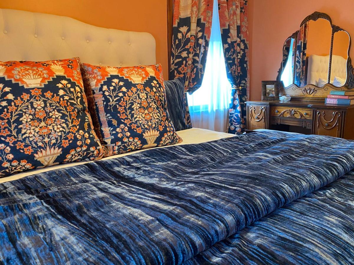 Apartment The Edmond An 1887 Arts & Crafts Gem